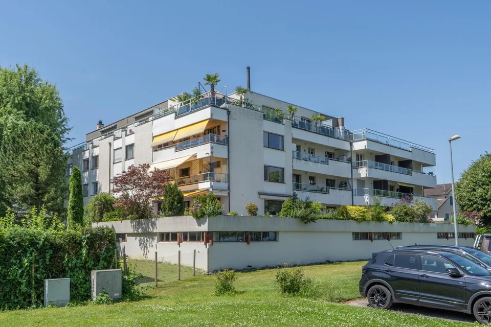 Appartamento di 4.5 locali con balcone vetrato in posizione attraente a Horn
