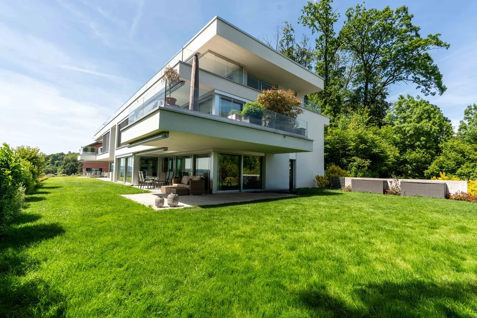 Hochwertige Gartenwohnung mit traumhafter Fernsicht an bester Lage