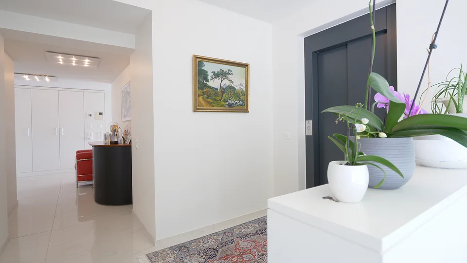 Exklusive 6.5-Zimmer-Villa mit Seesicht und Indoor pool