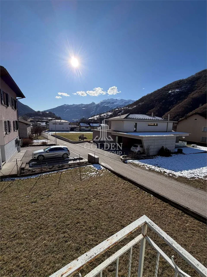 Casa unifamiliare con ampio terreno ad Aquila-Blenio