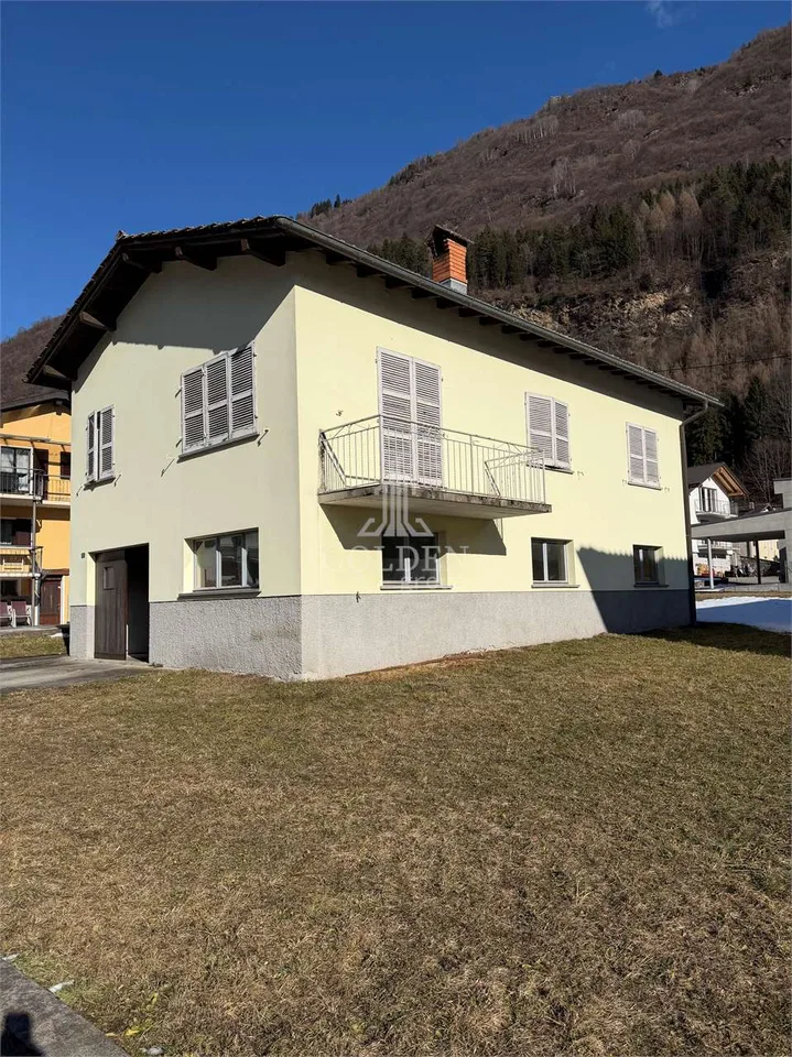 Casa unifamiliare con ampio terreno ad Aquila-Blenio