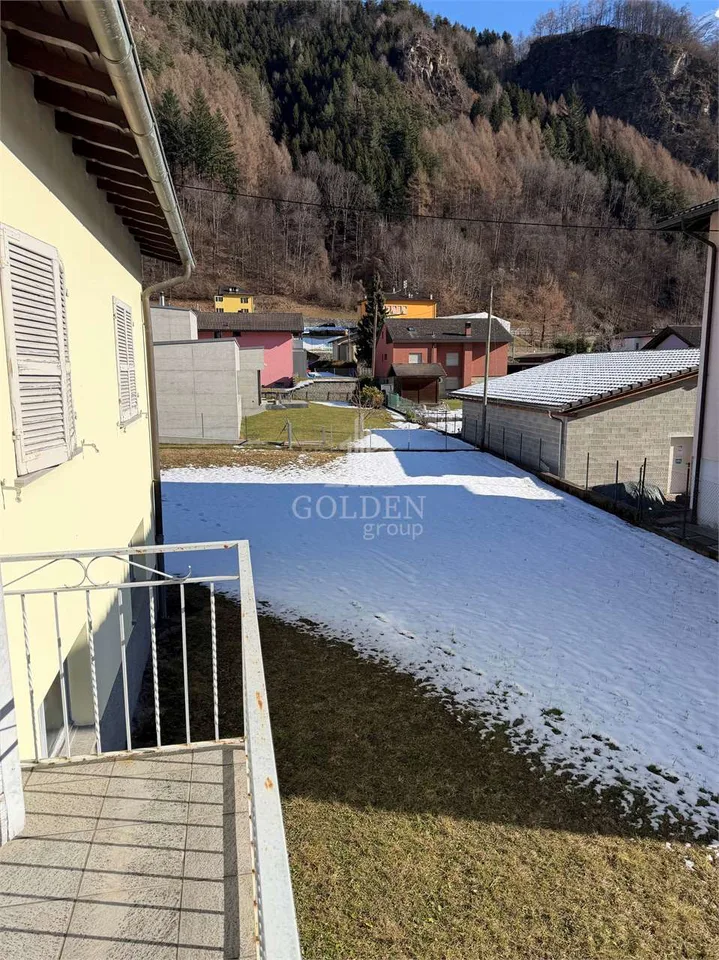 Casa unifamiliare con ampio terreno ad Aquila-Blenio