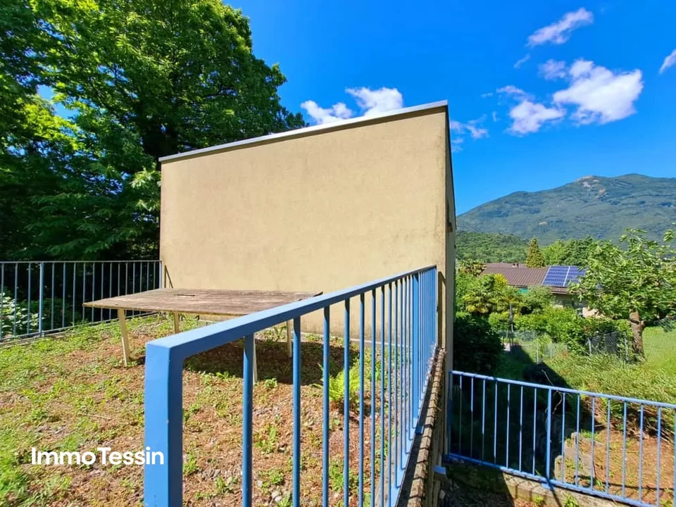Villa d'architecte Minergie neuve et spacieuse avec jardin et vue panoramique dans un lieu populaire près de Lugano