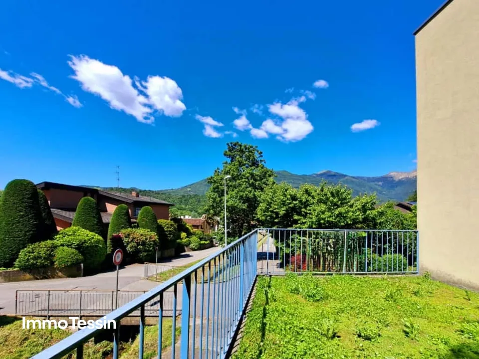 Villa d'architecte Minergie neuve et spacieuse avec jardin et vue panoramique dans un lieu populaire près de Lugano