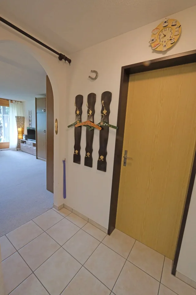 Die heimelige Wohnung in Obersaxen mit Ski-in und Ski-out – Foto 10 von 11