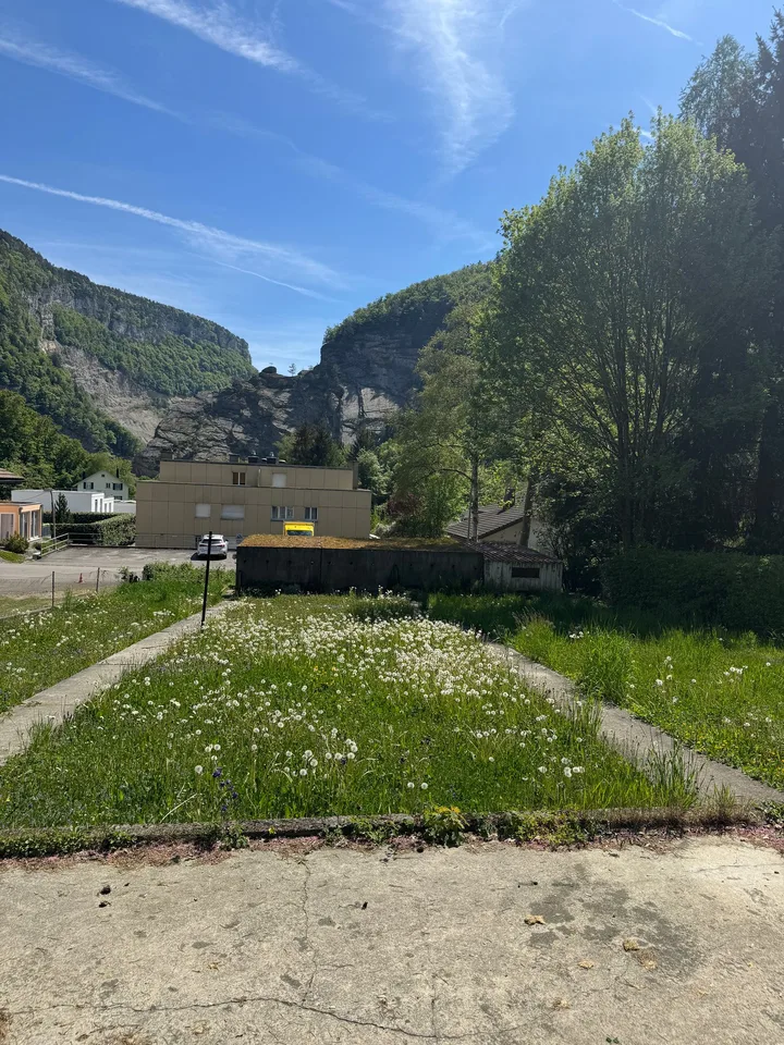 Terreno edificabile con progetto di villa contemporanea e rendita locativa – Péry
