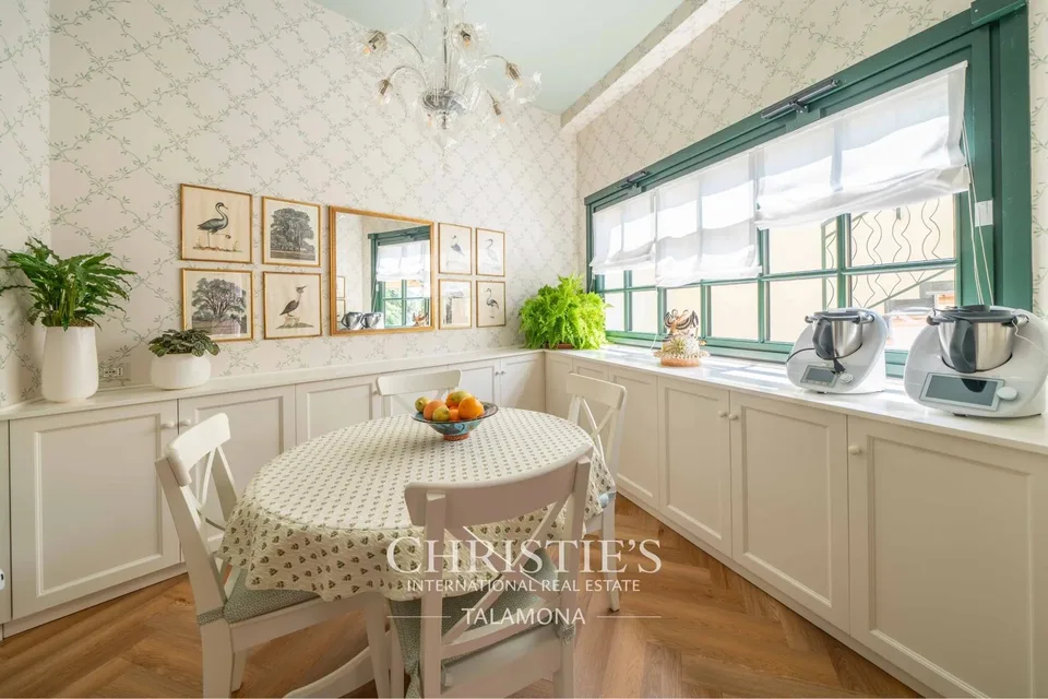 Villa con casa degli ospiti e giardino a Porto Valtravaglia