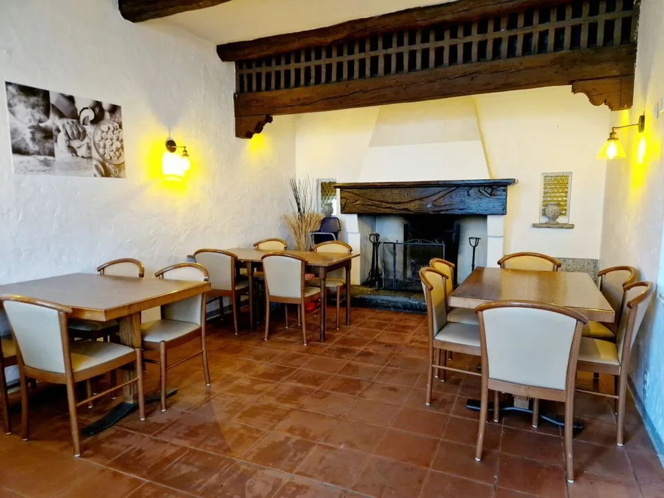 Möbliertes und ausgestattetes Restaurant