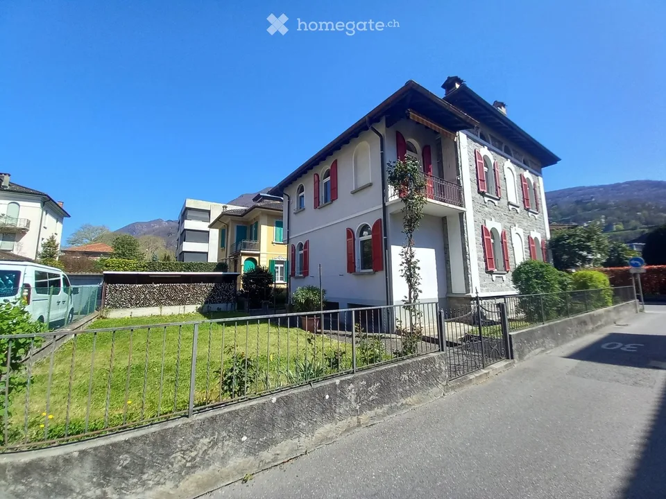 Haus in Stein mit 2 Wohnungen in der Innenstadt von Bellinzona zum Verkauf