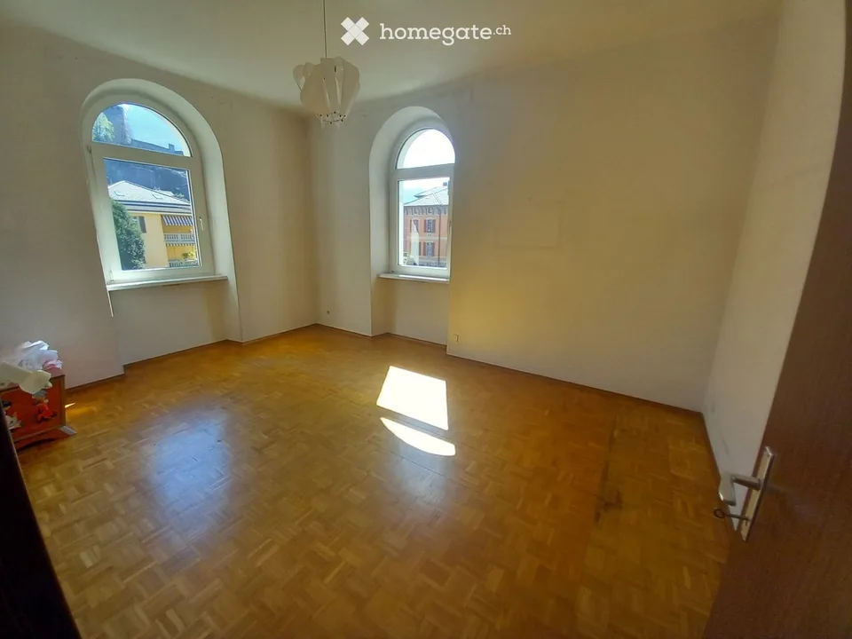Haus in Stein mit 2 Wohnungen in der Innenstadt von Bellinzona zum Verkauf