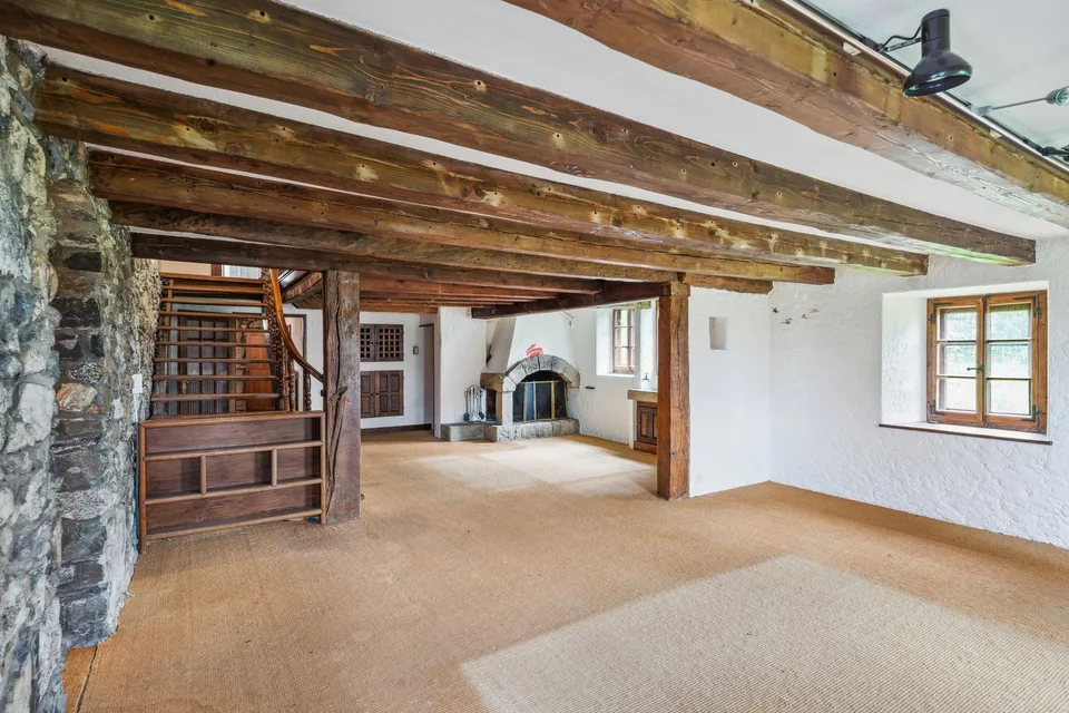 Sehr schönes Waadtländer Bauernhaus mit 6.5 Zimmern, Scheune und großem Grundstück!