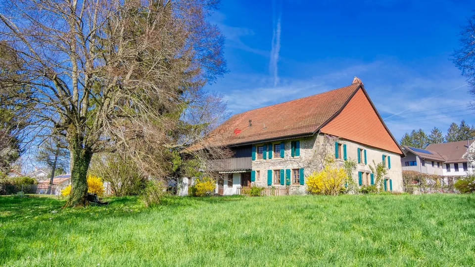 Très belle ferme vaudoise de 6.5 pièces avec grange et grand terrain !