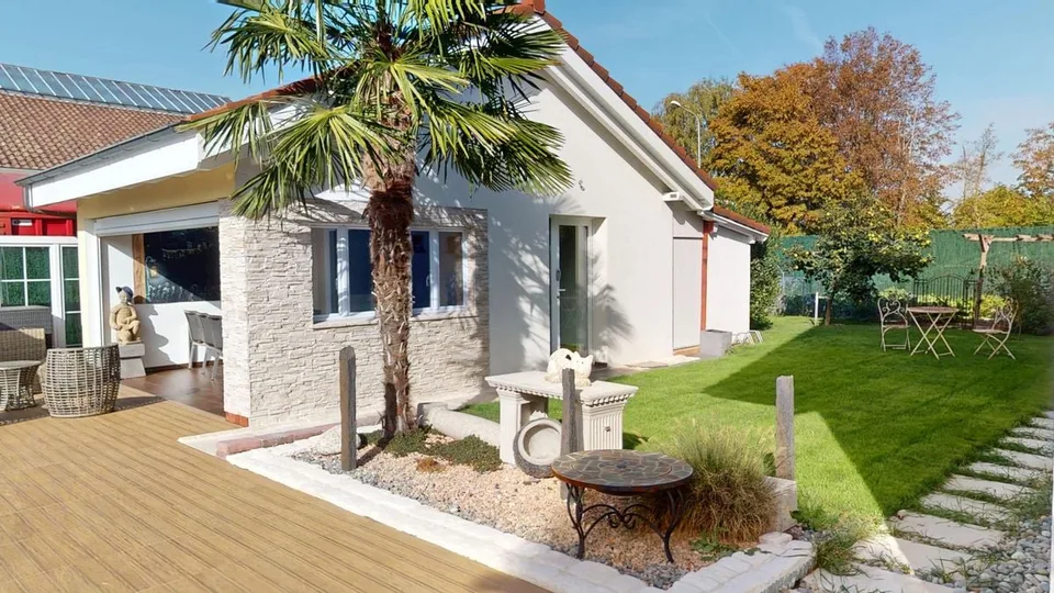 Familienvilla mit Pool und Poolhaus in Payerne!