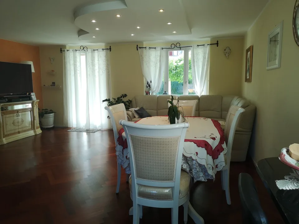 Ampia confortevole e curata casa familiare