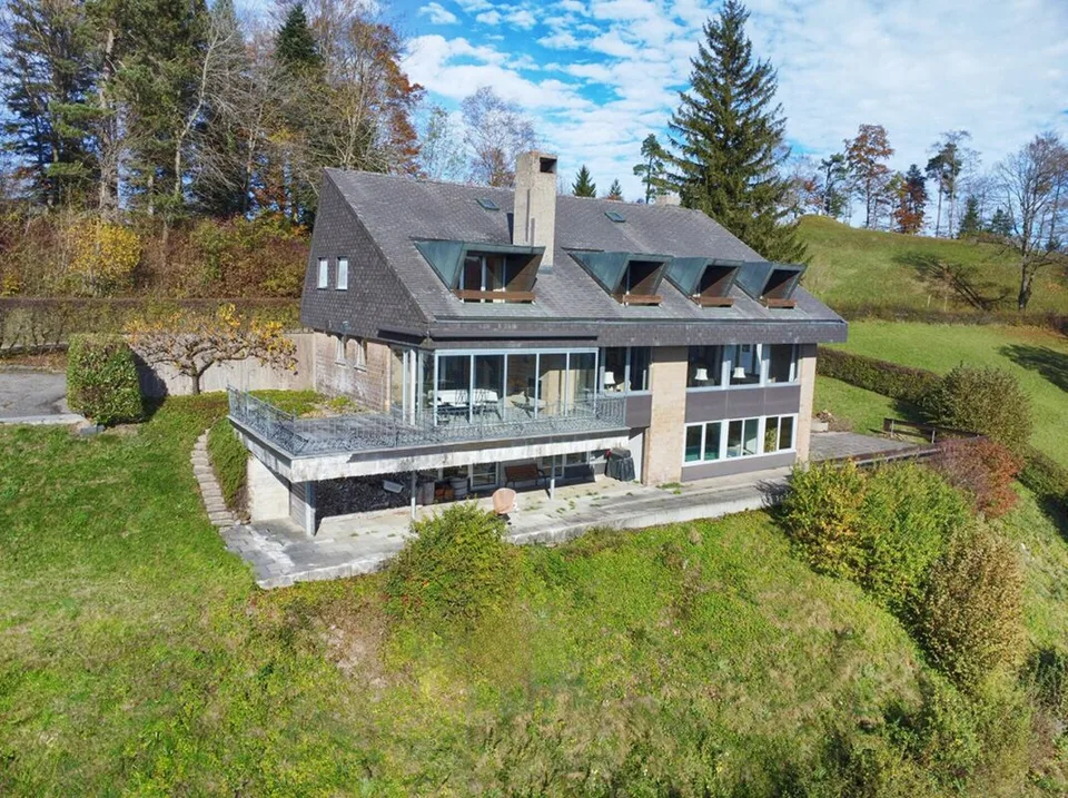 6.5-Zimmer Landsitz mit  grossem Grundstück
