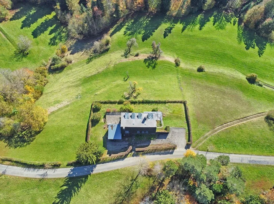 6.5-Zimmer Landsitz mit  grossem Grundstück