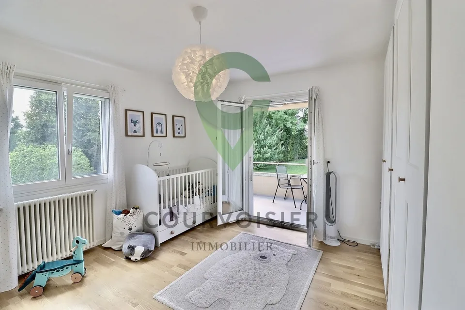 Superbe appartement PPE de 6.5 pièces avec piscine privée