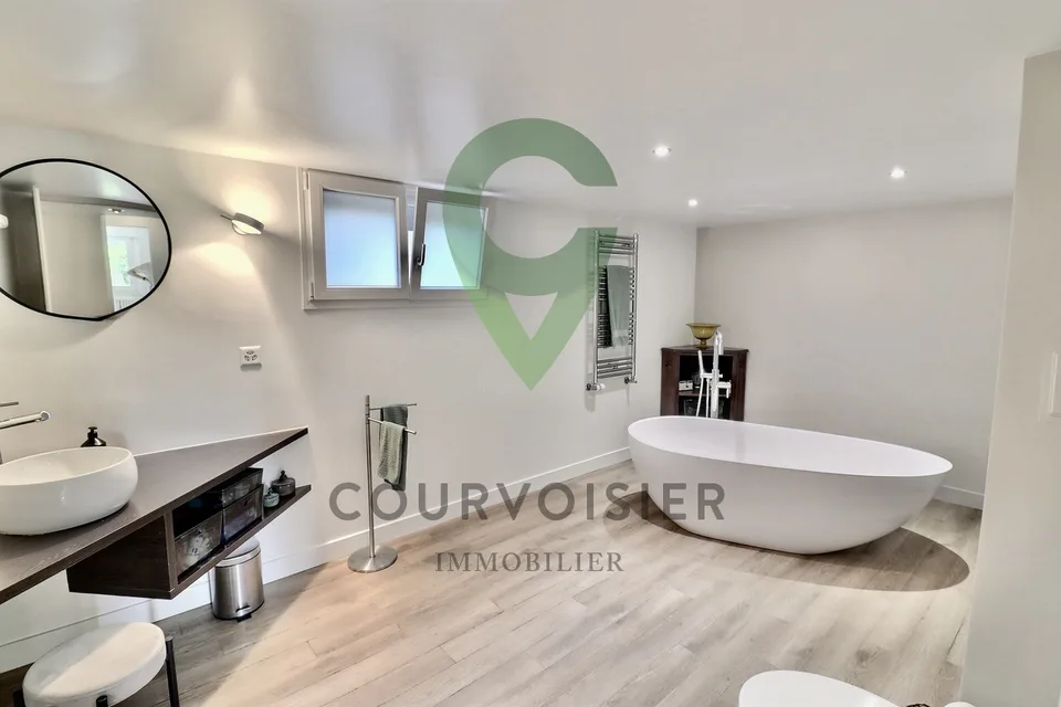 Superbe appartement PPE de 6.5 pièces avec piscine privée