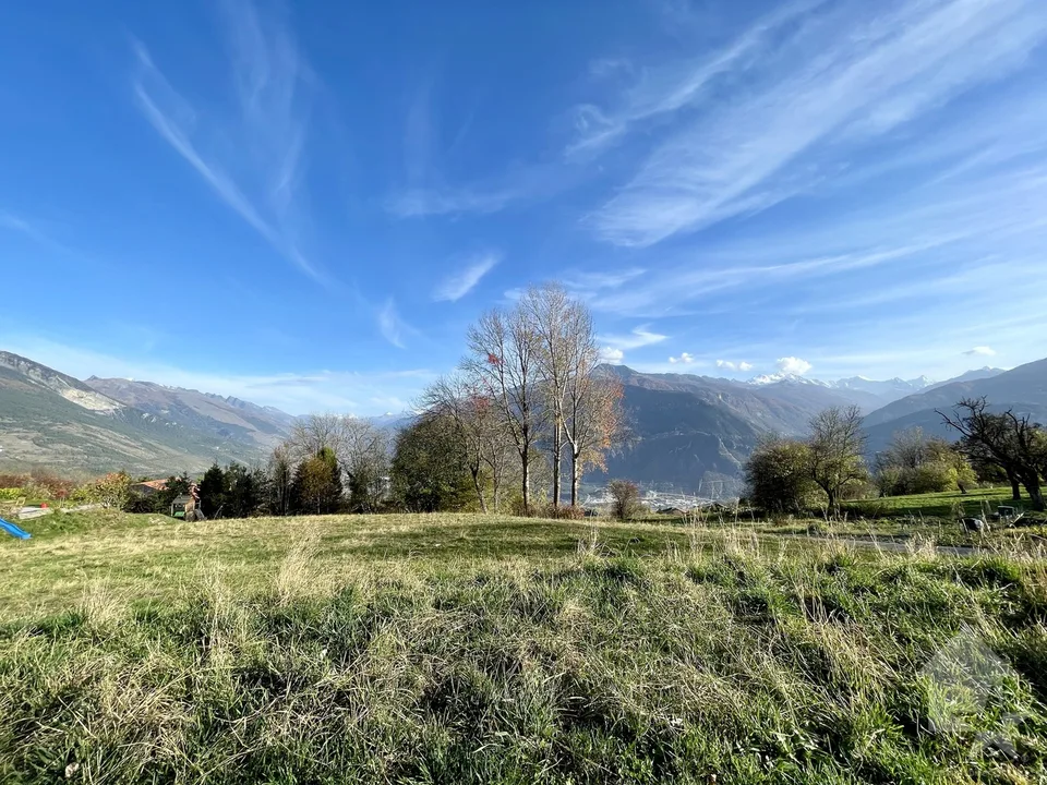 Terreno edificabile con pendenza dolce, tranquillo e con vista panoramica