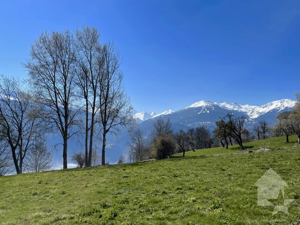Terrain à bâtir, en pente douce, au calme et avec vue panoramique
