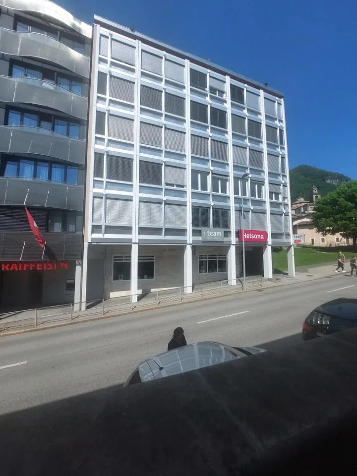Mendrisio - EDIFICIO COMMERCIALE A REDDITO