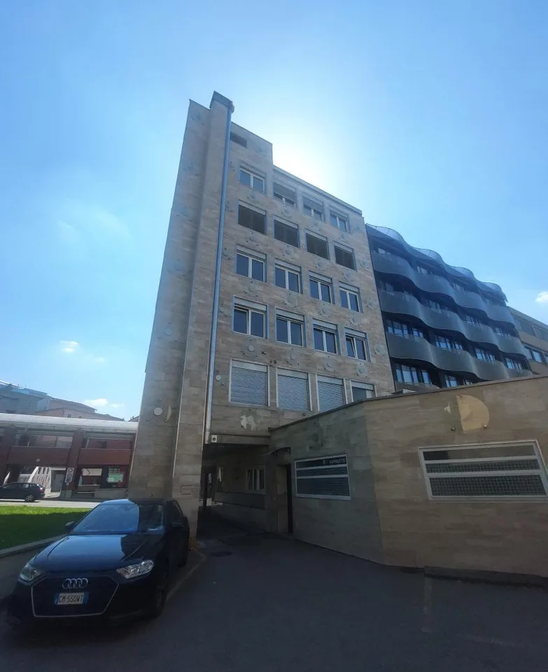 Mendrisio - EDIFICIO COMMERCIALE A REDDITO