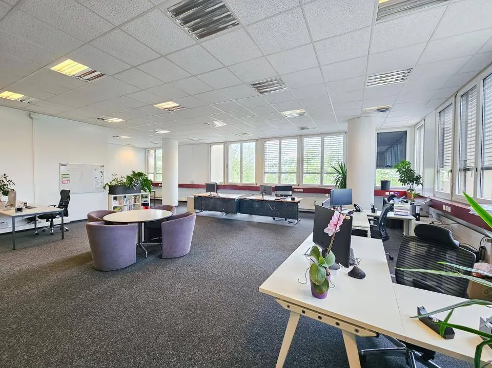 Uffici/artigianale al 1° piano 234m² in vendita con 6 posti auto interni