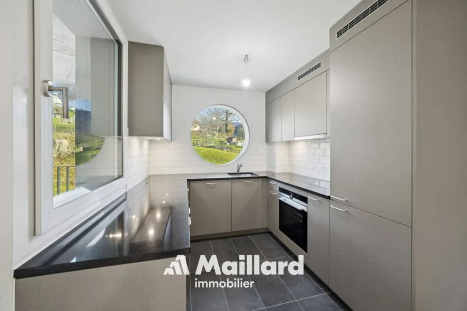 Schönes neues 4.5-Zimmer-Apartment mit Loggia von 15 m²