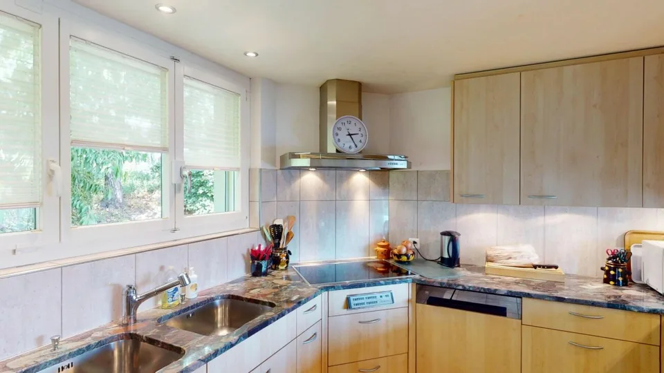 Single-family house with large garden and view of the Alps – photo 13 of 16