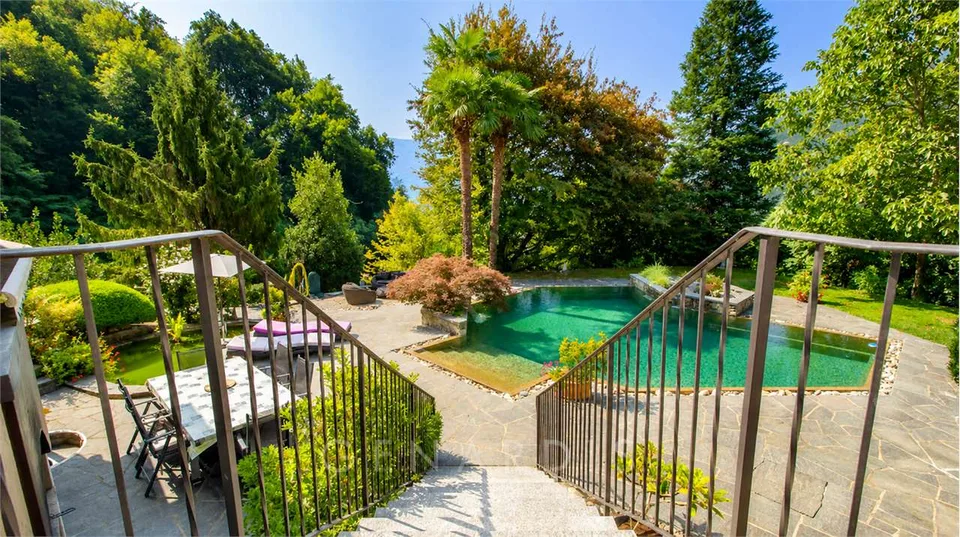 Villa con piscina tra il Lago di Lugano e il Lago Maggiore