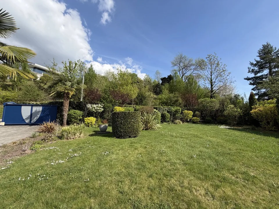 Villa individuelle contemporaine sur belle et grande parcelle
