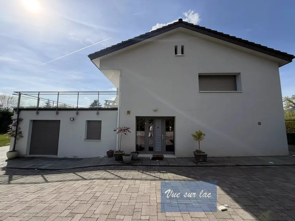Einzelvilla in einem bevorzugten und Wohngebiet gelegen. – Foto 6 von 13
