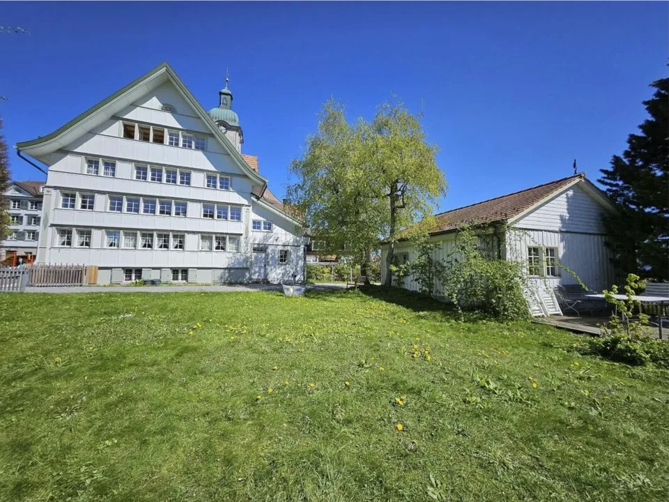 Schmuckes Appenzeller MFH mit Baulandreserve für EFH