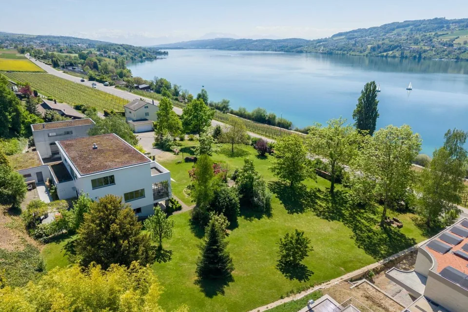 Esclusiva parcelle di terreno edificabile con 1'350 m2 in leggera pendenza - vista sul lago incostruibile
