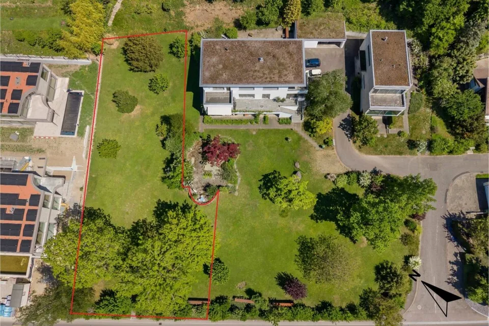 Esclusiva parcelle di terreno edificabile con 1'350 m2 in leggera pendenza - vista sul lago incostruibile