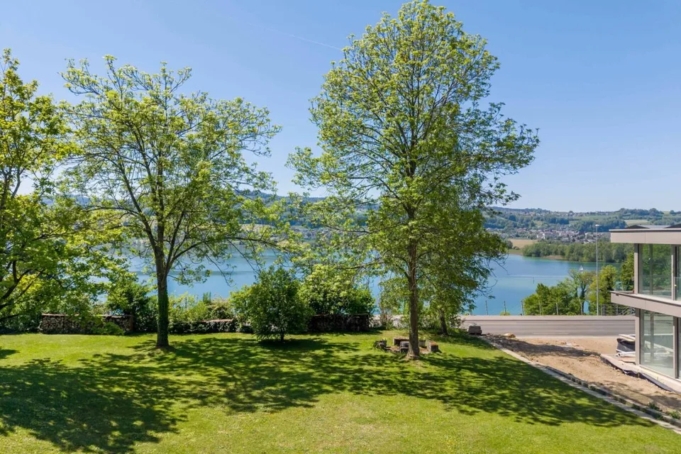 Esclusiva parcelle di terreno edificabile con 1'350 m2 in leggera pendenza - vista sul lago incostruibile