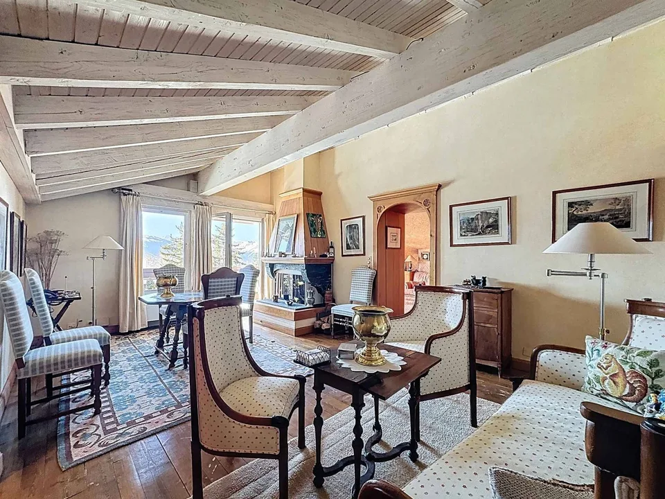 Wohnung mit 6.5 Zimmern im Dachgeschoss mit Blick auf den Golf und superber Aussicht + Studio