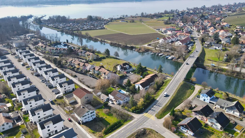 Eigentum mit 8,5 Zimmern und Pool in Sugiez / FR