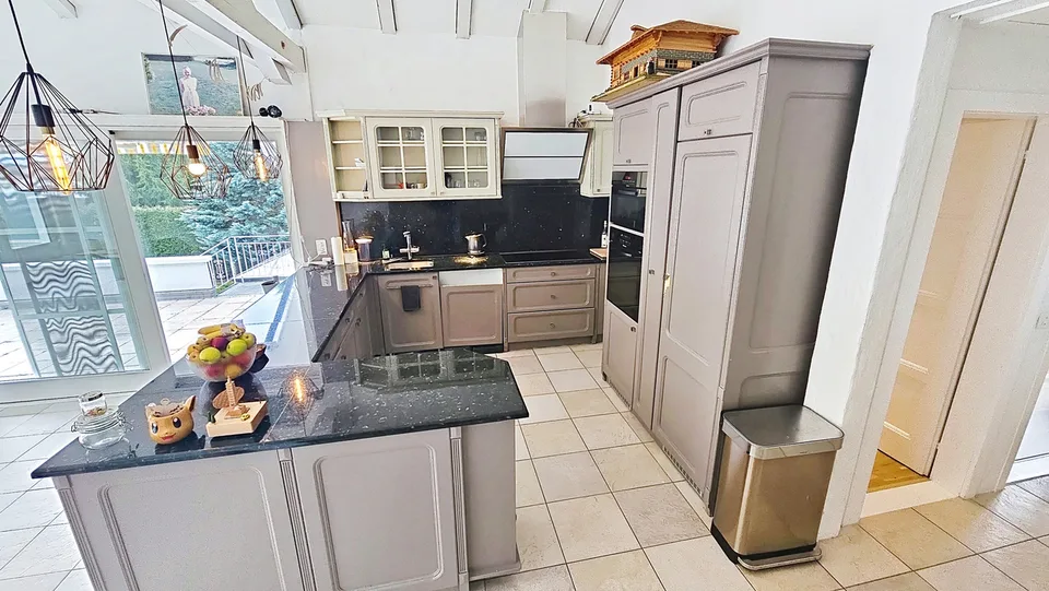 Propriété de 8.5 pces avec piscine à Sugiez / FR – photo 8 sur 18