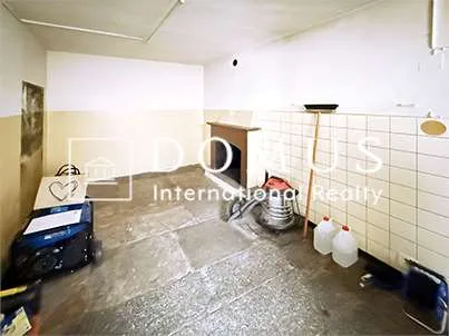 Casa unifamiliare, grande potenziale, 2 posti auto, da riattare
