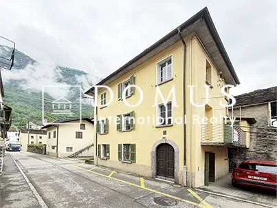 Casa unifamiliare, grande potenziale, 2 posti auto, da riattare