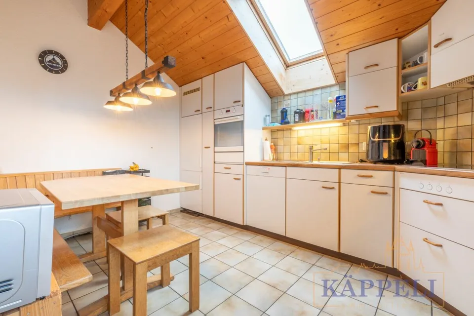 Appartamento di 5,5 locali sotto il tetto nel centro di Wattenwil – foto 8 di 13