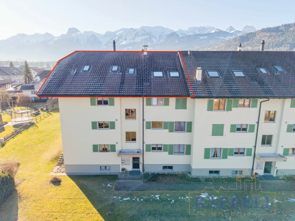 Appartamento di 5,5 locali sotto il tetto nel centro di Wattenwil – foto 12 di 13