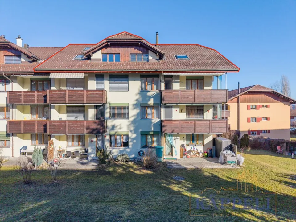 Appartamento di 5,5 locali sotto il tetto nel centro di Wattenwil – foto 11 di 13