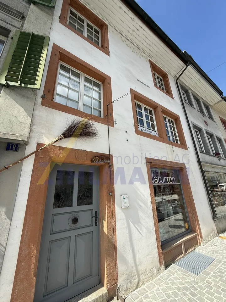 Historic residential and commercial building with potential