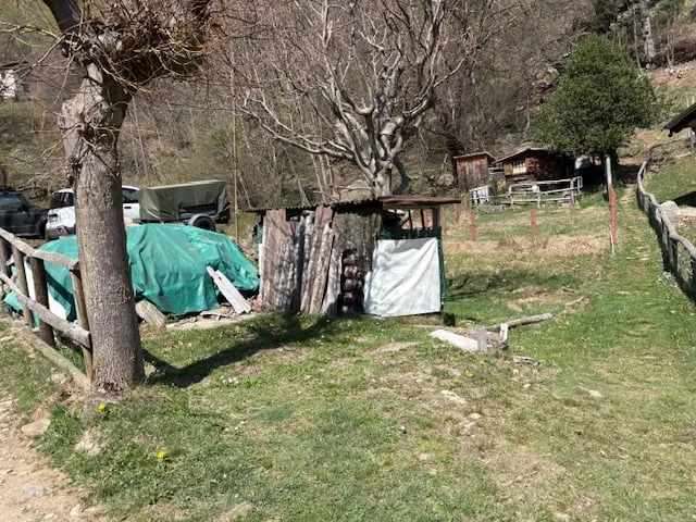 Piccolo Rustico immerso nella natura, in zona tranquilla e soleggiata