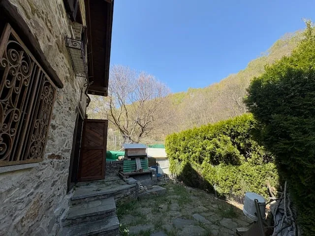 Piccolo Rustico immerso nella natura, in zona tranquilla e soleggiata – Foto 6 von 13