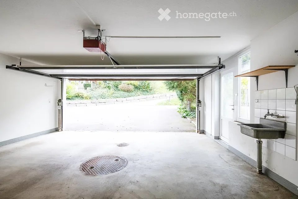 Grosszügiges 9.5-Zimmer Einfamilienhaus in Wohnquartier mit Weitsicht – photo 16 sur 16