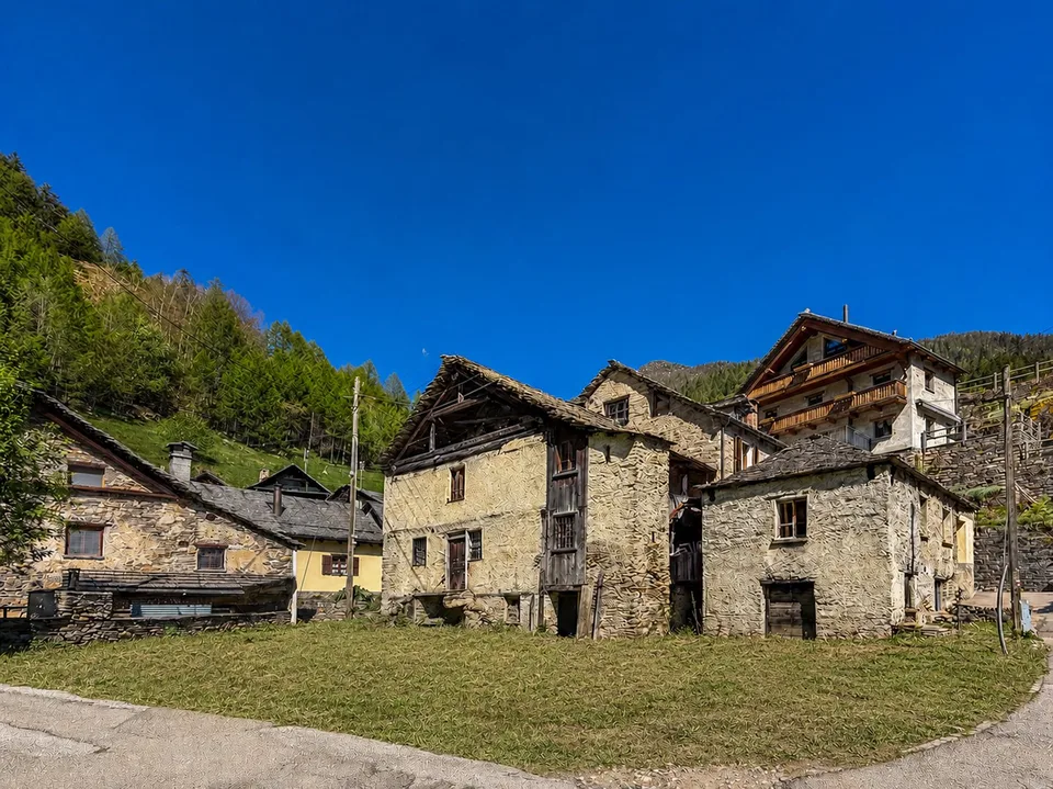 Casa completamente da rinnovare in Val Lavizzara