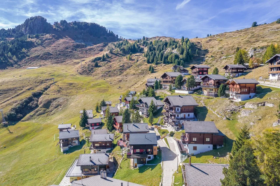 Authentisches Schweizer Blockbau-Chalet mit freier Aussicht und zwei Wohneinheiten in Riederalp West